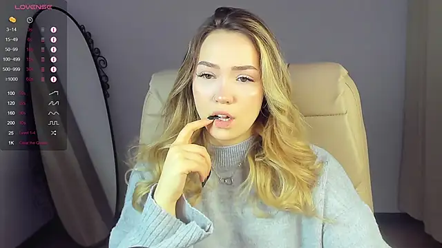 Snapshot of Evia_r0se chatting on January 18, 2025, 8:20 am Evia r0se online show from January 18, 2025, 8:20 am