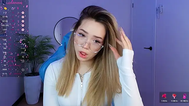 Snapshot of Evia_r0se chatting on January 26, 2025, 7:32 am Evia r0se online show from January 26, 2025, 7:32 am