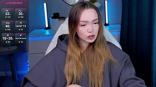 Snapshot of Evia_r0se chatting on October 4, 2025, 8:40 pm Evia r0se online show from October 4, 2025, 8:40 pm