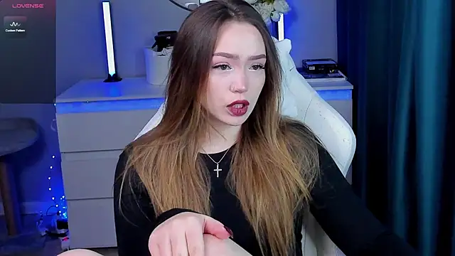 Snapshot of Evia_r0se chatting on November 4, 2025, 9:52 am Evia r0se online show from November 4, 2025, 9:52 am