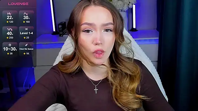 Snapshot of Evia_r0se chatting on November 14, 2025, 12:37 pm Evia r0se online show from November 14, 2025, 12:37 pm