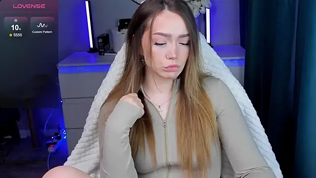 Snapshot of Evia_r0se chatting on November 15, 2025, 10:12 am Evia r0se online show from November 15, 2025, 10:12 am