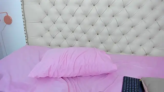 Snapshot of Kim_Eli chatting on December 29, 2024, 7:43 pm Kim Eli online show from December 29, 2024, 7:43 pm