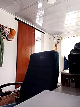 Samantha Sullivan  online show from March 14, 2025, 1:46 pm