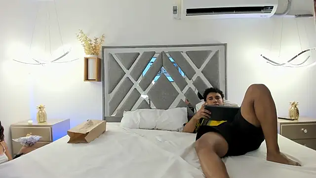 mia and masterboy online show from December 17, 2024, 3:39 am