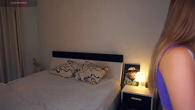 CathrynGeer online show from October 7, 2025, 6:38 pm