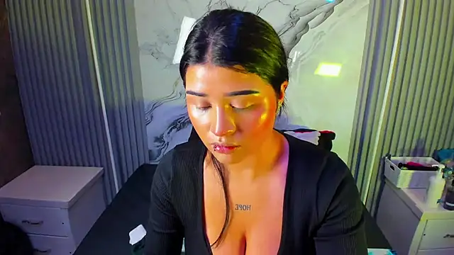 venusowen  online show from March 24, 2026, 12:43 pm