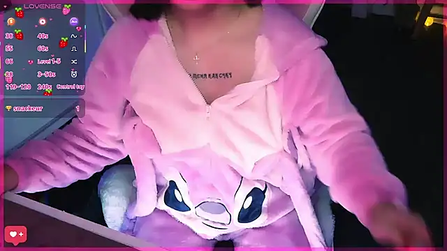 Snapshot of Angel-Devil666 chatting on September 8, 2025, 10:31 pm Angel-Devil666 online show from September 8, 2025, 10:31 pm