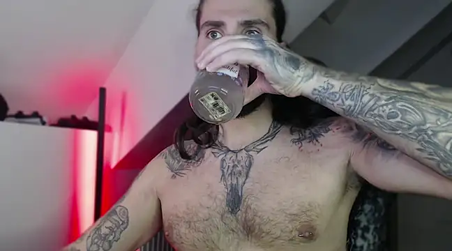 Snapshot of MateoHunk chatting on December 18, 2024, 6:57 pm MateoHunk online show from December 18, 2024, 6:57 pm