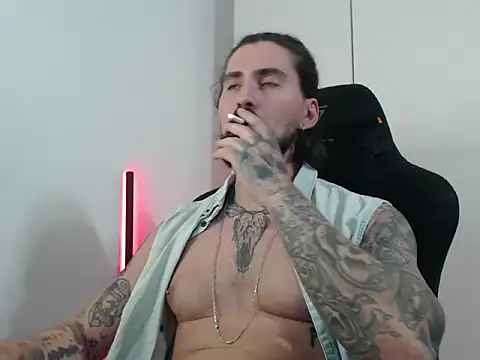 Snapshot of MateoHunk chatting on October 6, 2025, 1:52 pm MateoHunk online show from October 6, 2025, 1:52 pm