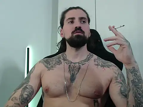 Snapshot of MateoHunk chatting on October 22, 2025, 2:39 pm MateoHunk online show from October 22, 2025, 2:39 pm