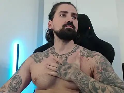 Snapshot of MateoHunk chatting on October 25, 2025, 6:13 pm MateoHunk online show from October 25, 2025, 6:13 pm