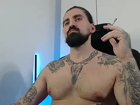 Snapshot of MateoHunk chatting on November 3, 2025, 6:42 pm MateoHunk online show from November 3, 2025, 6:42 pm