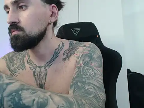 Snapshot of MateoHunk chatting on November 12, 2025, 5:24 pm MateoHunk online show from November 12, 2025, 5:24 pm