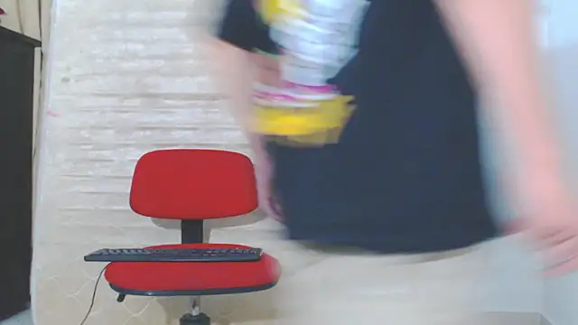 Snapshot of Keeny16 chatting on December 4, 2024, 4:43 am Keeny16 online show from December 4, 2024, 4:43 am