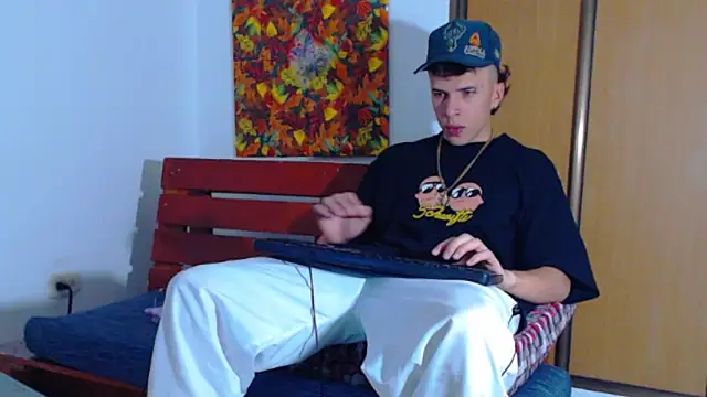 Snapshot of Keeny16 chatting on December 21, 2024, 8:10 pm Keeny16 online show from December 21, 2024, 8:10 pm