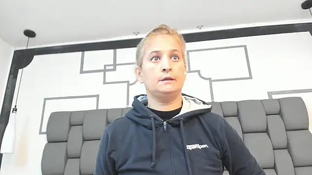 Jade squirtt online show from October 13, 2025, 1:11 pm