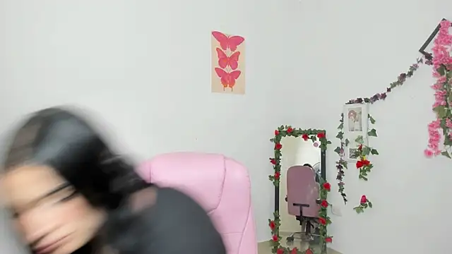 Emic  online show from November 13, 2025, 4:06 pm