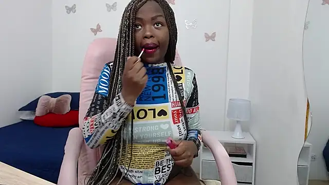 Snapshot of _Zooee chatting on January 4, 2025, 11:43 am Zooee online show from January 4, 2025, 11:43 am