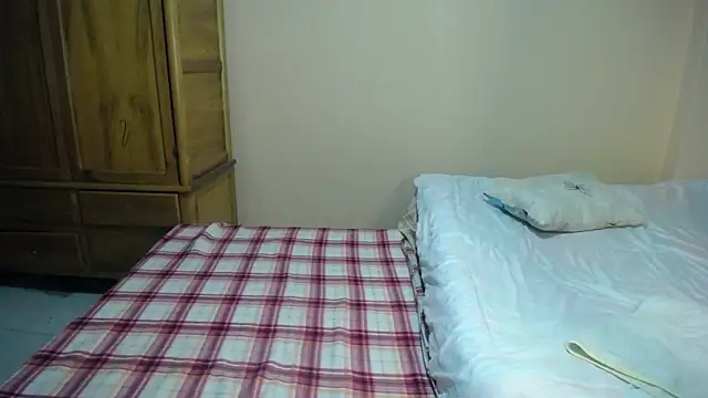 Snapshot of _Zooee chatting on February 11, 2025, 2:13 pm Zooee online show from February 11, 2025, 2:13 pm