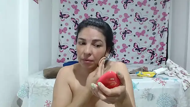 anybellucci43 online show from January 19, 2025, 11:00 pm