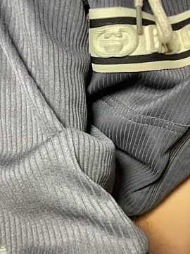 Snapshot of Boi_Boi2x chatting on December 18, 2024, 2:10 am Boi Boi2x online show from December 18, 2024, 2:10 am