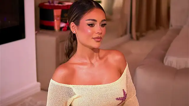 Snapshot of YasmineShaw chatting on November 12, 2025, 11:58 pm YasmineShaw online show from November 12, 2025, 11:58 pm