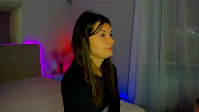 Laura Leee online show from September 27, 2025, 5:23 am