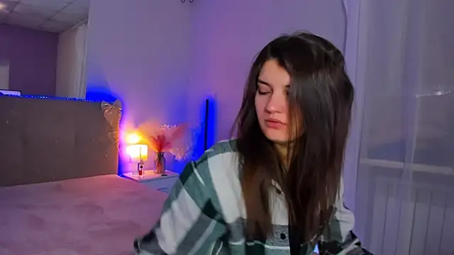 Laura Leee online show from March 11, 2026, 5:46 am