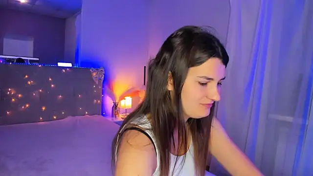 Laura Leee online show from June 22, 2026, 4:53 am