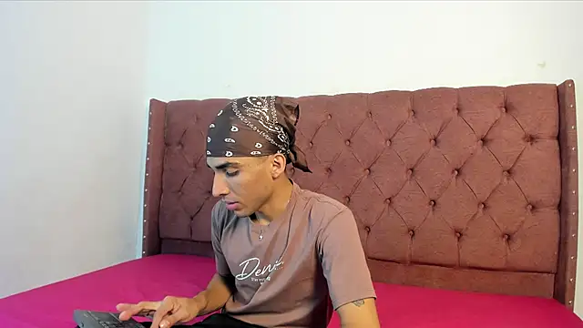 jony honey online show from December 2, 2025, 1:05 pm