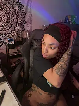 Snapshot of butterflybootyy chatting on December 17, 2024, 4:43 pm butterflybootyy online show from December 17, 2024, 4:43 pm