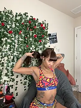 Snapshot of butterflybootyy chatting on November 4, 2025, 3:33 pm butterflybootyy online show from November 4, 2025, 3:33 pm