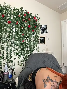 Snapshot of butterflybootyy chatting on November 24, 2025, 1:33 pm butterflybootyy online show from November 24, 2025, 1:33 pm