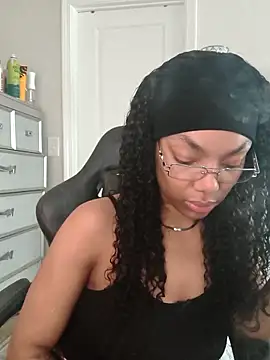 Snapshot of butterflybootyy chatting on April 29, 2026, 2:10 pm butterflybootyy online show from April 29, 2026, 2:10 pm