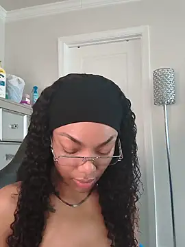 Snapshot of butterflybootyy chatting on May 22, 2026, 2:55 pm butterflybootyy online show from May 22, 2026, 2:55 pm