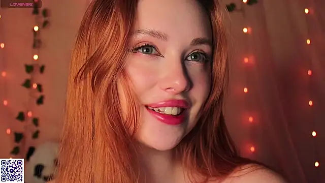 Snapshot of YourSkyAni chatting on December 17, 2025, 12:11 pm YourSkyAni online show from December 17, 2025, 12:11 pm