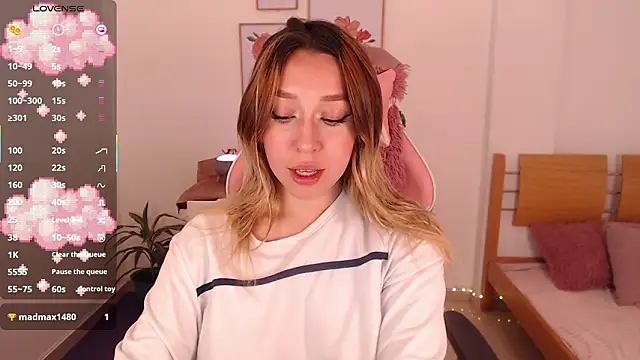 Snapshot of Dahlia__espresso chatting on February 10, 2026, 8:24 pm Dahlia espresso online show from February 10, 2026, 8:24 pm