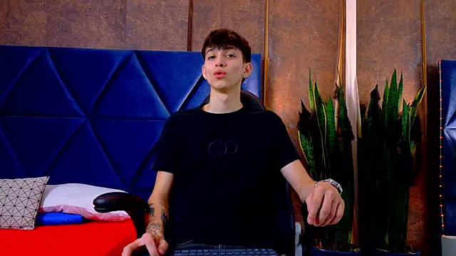 Snapshot of Lion_Foster01 chatting on October 21, 2025, 11:55 am Lion Foster01 online show from October 21, 2025, 11:55 am