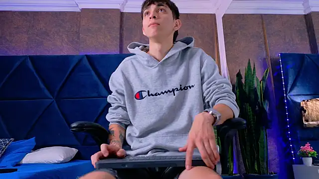 Snapshot of Lion_Foster01 chatting on October 24, 2025, 12:01 pm Lion Foster01 online show from October 24, 2025, 12:01 pm