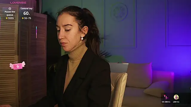 Belle Via online show from November 14, 2025, 3:33 pm