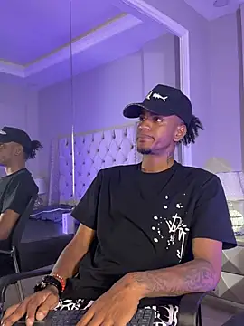 AaronCruz  online show from February 8, 2025, 7:38 pm