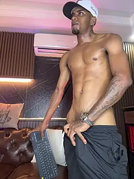 AaronCruz  online show from February 14, 2026, 10:56 am