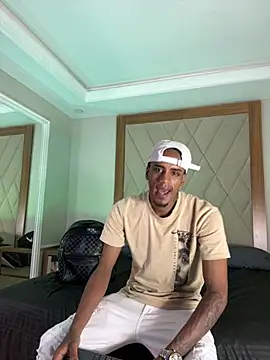 AaronCruz  online show from March 11, 2026, 2:28 am