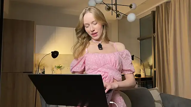 Snapshot of PollyAgata chatting on July 1, 2026, 7:02 pm PollyAgata online show from July 1, 2026, 7:02 pm