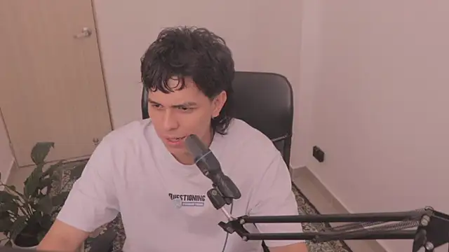 Snapshot of Tony_Hoffa chatting on January 18, 2026, 5:39 pm Tony Hoffa online show from January 18, 2026, 5:39 pm