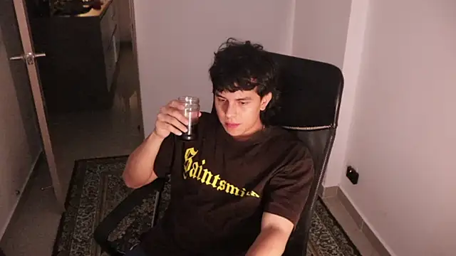 Snapshot of Tony_Hoffa chatting on February 5, 2026, 9:30 pm Tony Hoffa online show from February 5, 2026, 9:30 pm