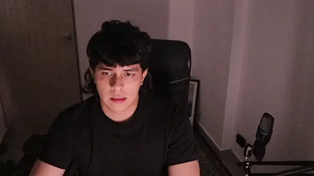 Snapshot of Tony_Hoffa chatting on February 10, 2026, 11:42 pm Tony Hoffa online show from February 10, 2026, 11:42 pm