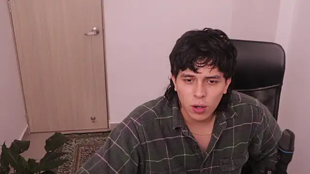 Snapshot of Tony_Hoffa chatting on February 11, 2026, 6:57 pm Tony Hoffa online show from February 11, 2026, 6:57 pm