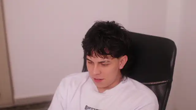 Snapshot of Tony_Hoffa chatting on February 15, 2026, 9:11 pm Tony Hoffa online show from February 15, 2026, 9:11 pm